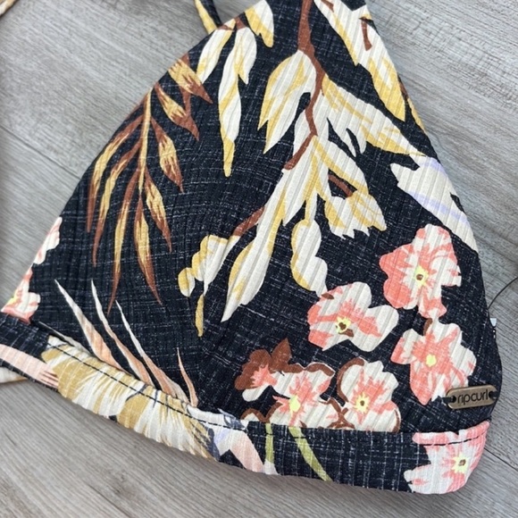 ☀️RIP CURL☀️ PARADISE CALLING
PARADISE CALLING CHEEKY BIKINI SET - Picture 8 of 13